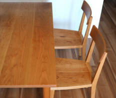 チェリー無垢の木のテーブルと椅子とベンチ
