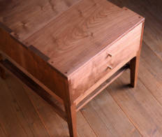 ウォルナット無垢の木のソファサイドテーブル